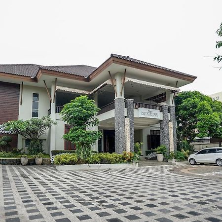 Oyo 282 Putri Utari Residence 玛琅 外观 照片