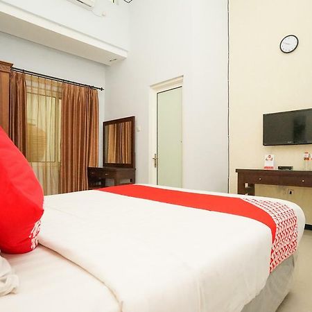 Oyo 282 Putri Utari Residence 玛琅 外观 照片