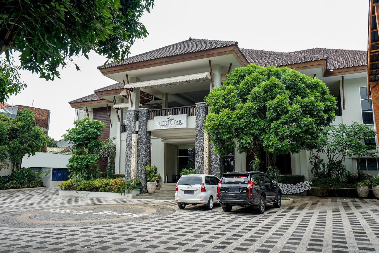 Oyo 282 Putri Utari Residence 玛琅 外观 照片