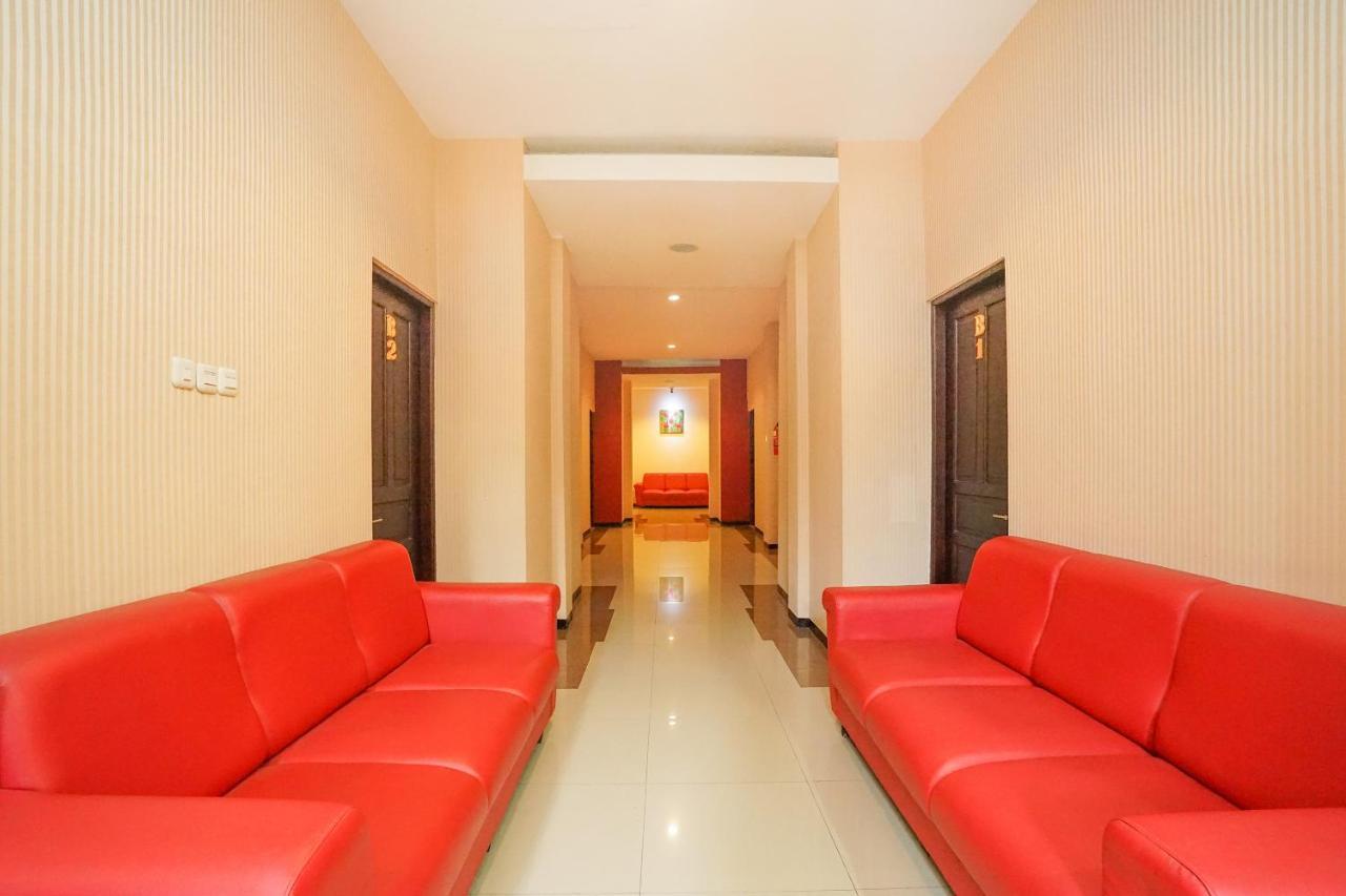 Oyo 282 Putri Utari Residence 玛琅 外观 照片
