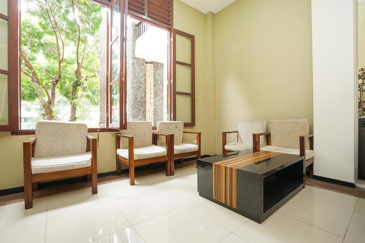 Oyo 282 Putri Utari Residence 玛琅 外观 照片