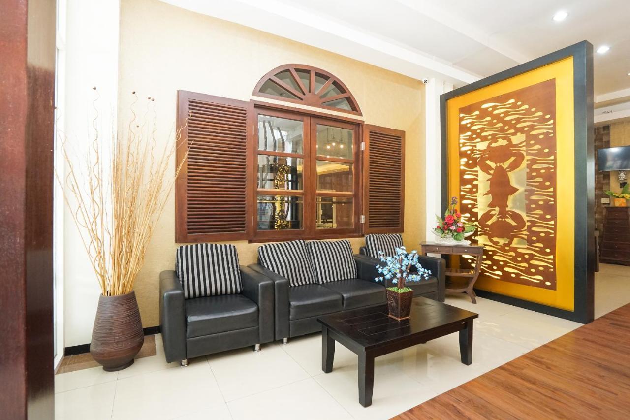 Oyo 282 Putri Utari Residence 玛琅 外观 照片