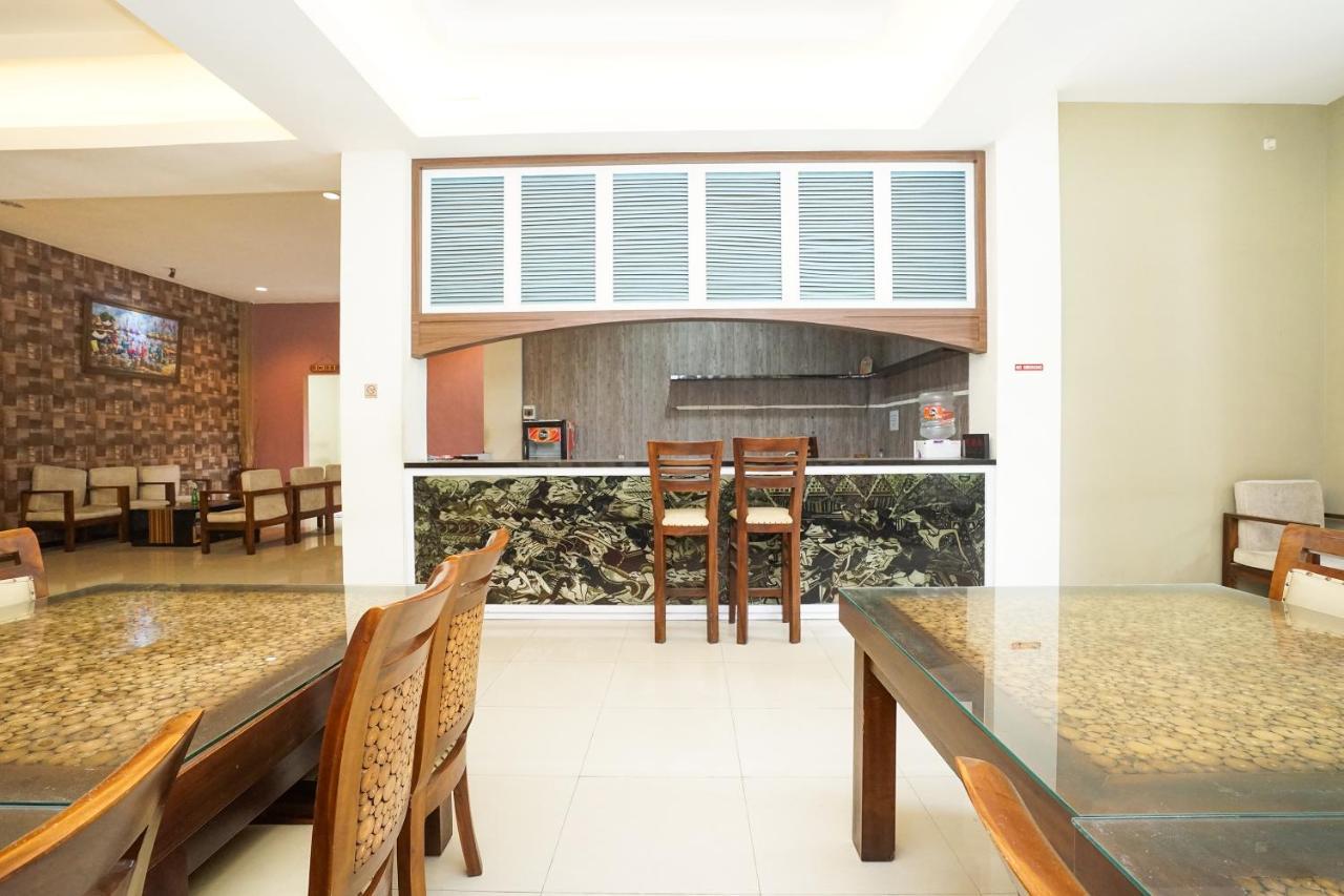 Oyo 282 Putri Utari Residence 玛琅 外观 照片