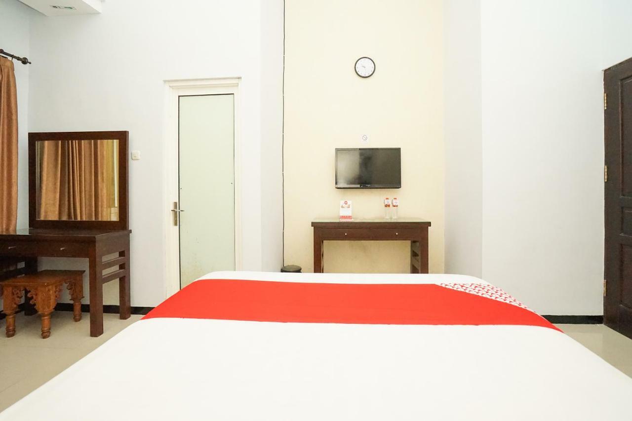 Oyo 282 Putri Utari Residence 玛琅 外观 照片