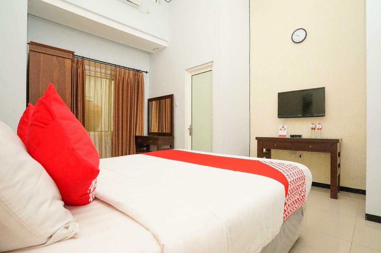 Oyo 282 Putri Utari Residence 玛琅 外观 照片